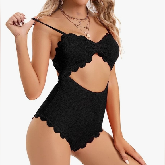 CUPSHE Women's One Piece Swimsuit - Picture 3 of 4